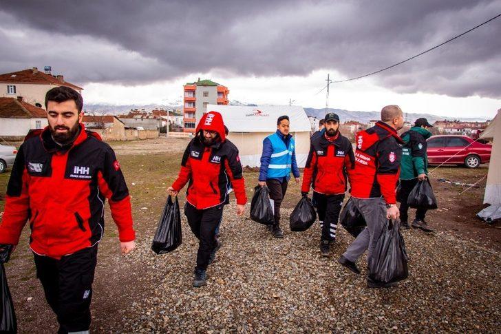 Depremzedelere derneklerin yardımları sürüyor G4