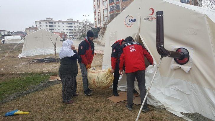 Depremzedelere derneklerin yardımları sürüyor G5