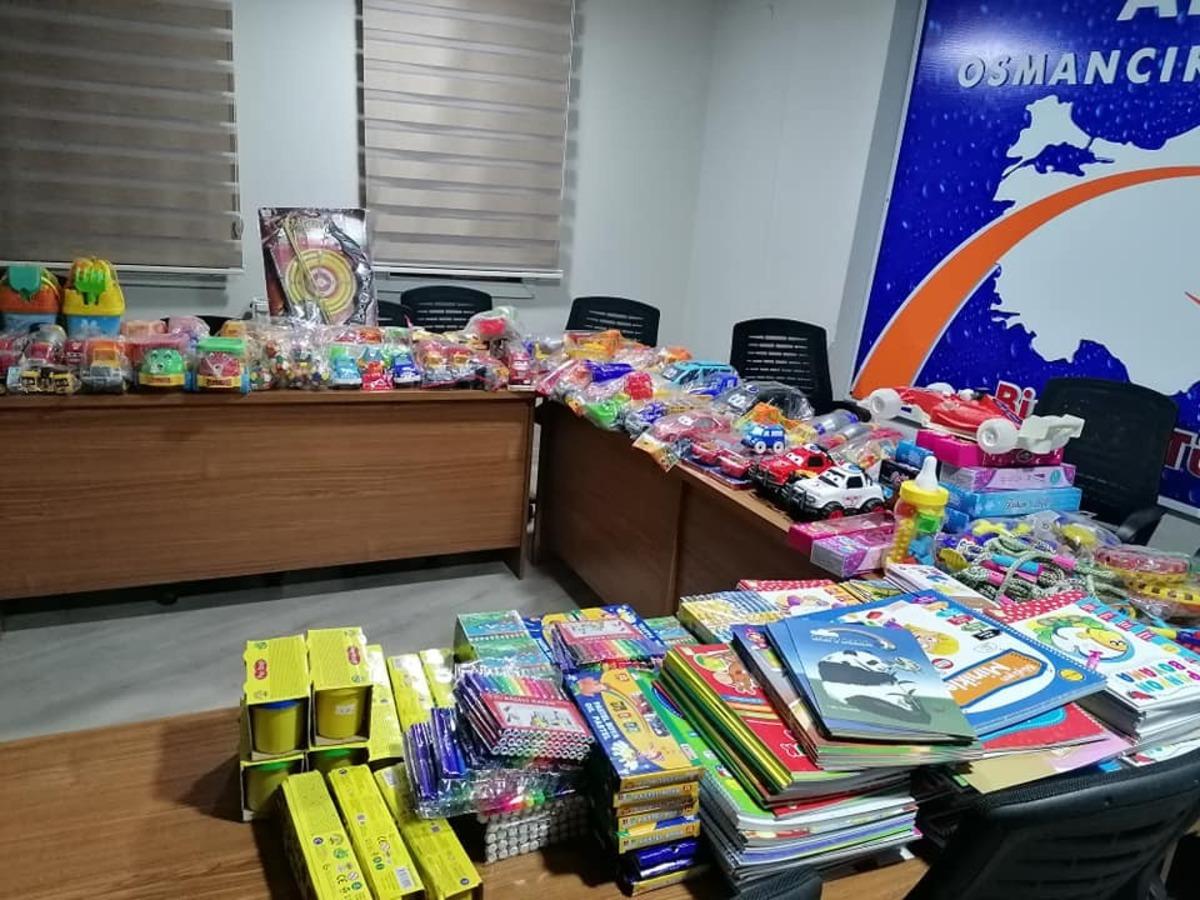 AK Parti&rsquo;den depremzede &ccedil;ocuklar i&ccedil;in oyuncak kampanyası