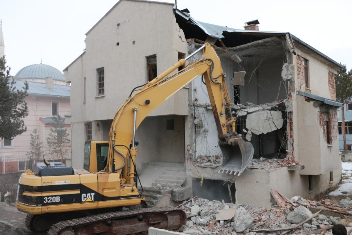 Aziziye&rsquo;de yıkım &ccedil;alışmaları