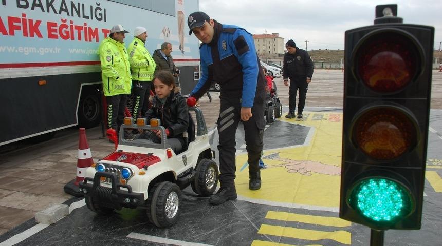 Mobil Trafik Eğitim TIR&rsquo;ının yeni durağı Keşan oldu