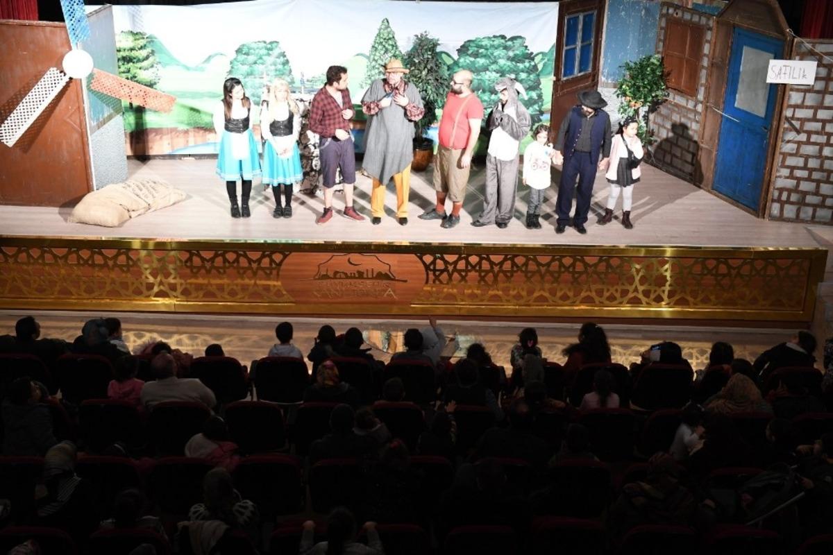 Şehir tiyatrosu yeni oyunları ile sanatseverlerin karşısına &ccedil;ıktı