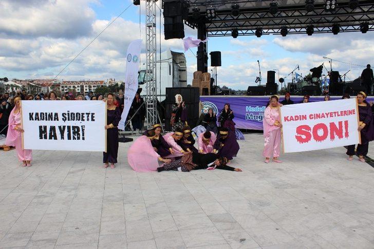 Festivalde kadına şiddeti dikkat çektiler G1