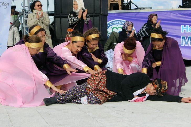 Festivalde kadına şiddeti dikkat çektiler G2