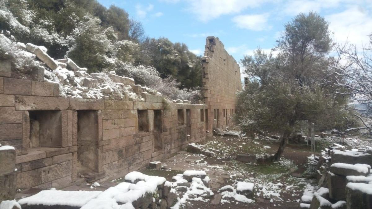 2 bin 800 yıllık Aigai Antik Kenti beyaza b&uuml;r&uuml;nd&uuml;