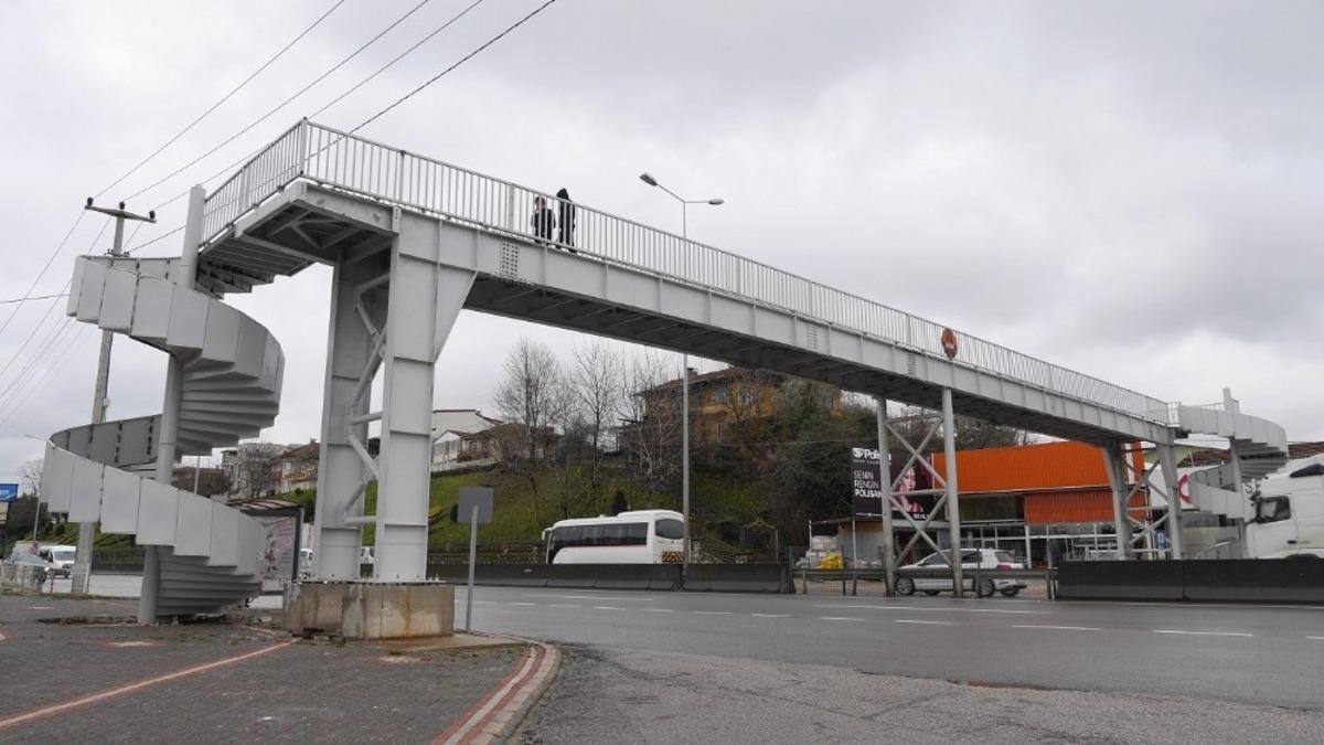 Başiskele&rsquo;nin yeni &uuml;st ge&ccedil;idine kau&ccedil;uk kaplama