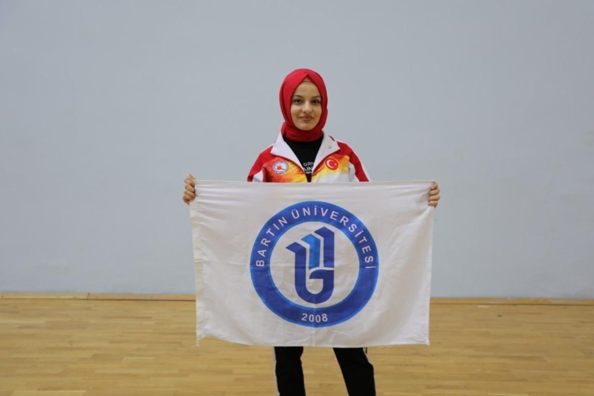 Bartın &Uuml;niversitesi &ouml;ğrencileri 13 altın madalya aldı