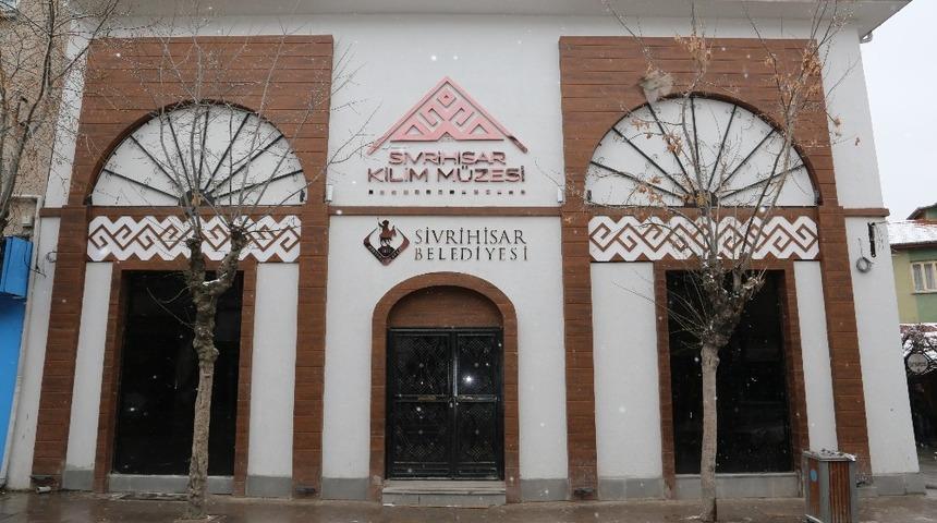 Kilim m&uuml;zesi motifleri ilgi &ccedil;ekiyor