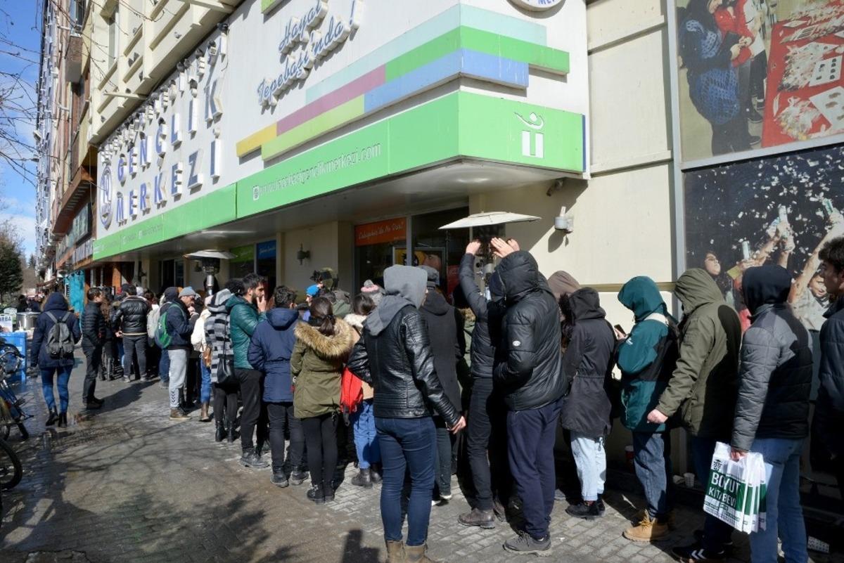 Gen&ccedil;ler kurslara akın etti