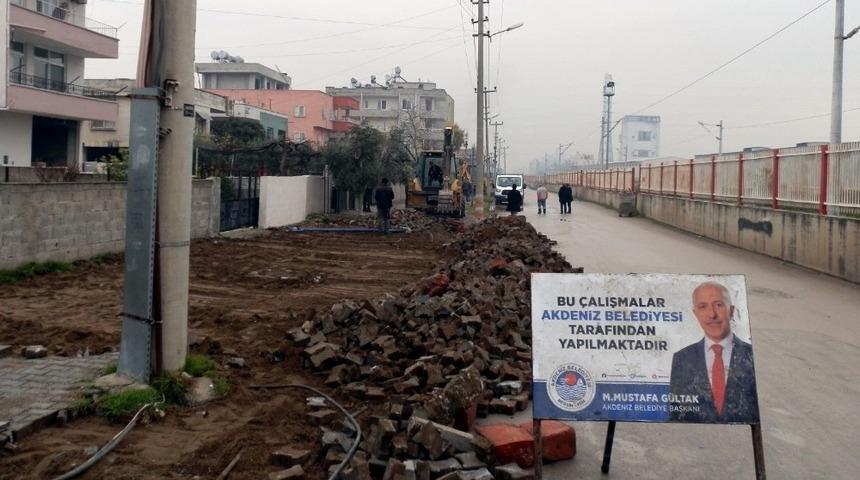 Akdeniz Belediyesi’nin mahallelerdeki asfalt çalışmaları sürüyor