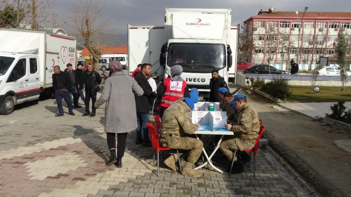 Batman&rsquo;da polis ve vatandaş kan bağışı i&ccedil;in seferber oldu