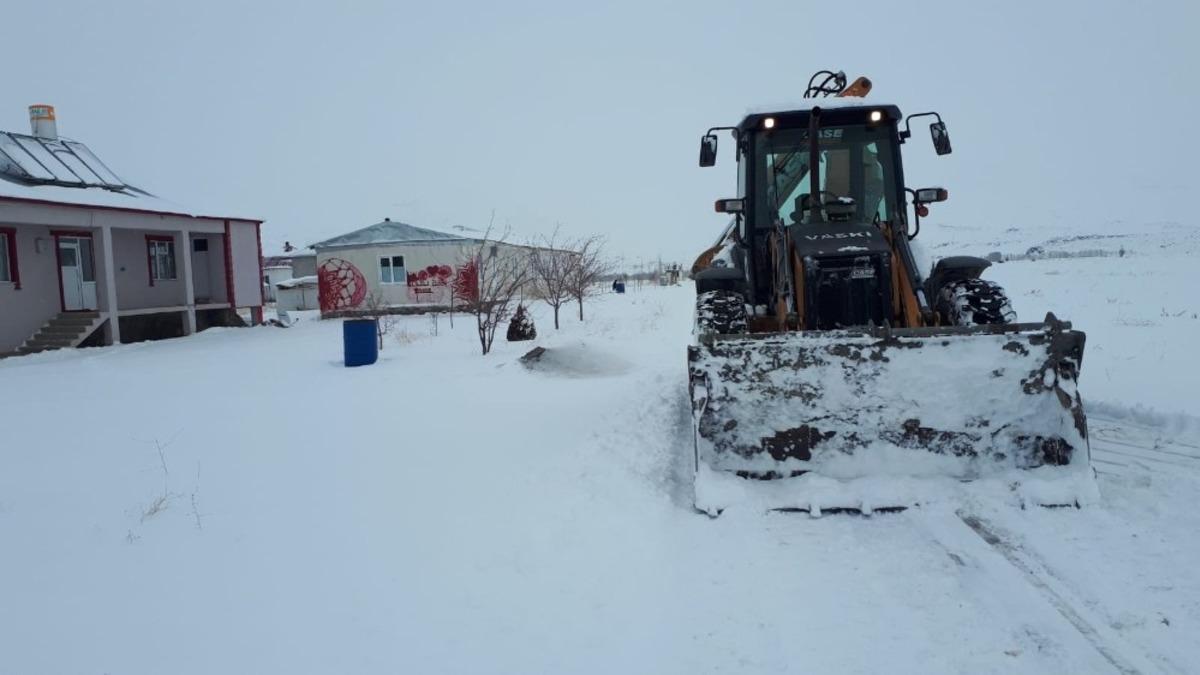 VASKİ ekibinden kar temizleme &ccedil;alışmalarına tam destek