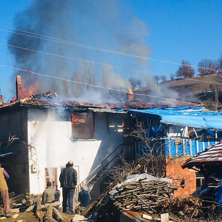 Pazarlar’da ev yangını G1