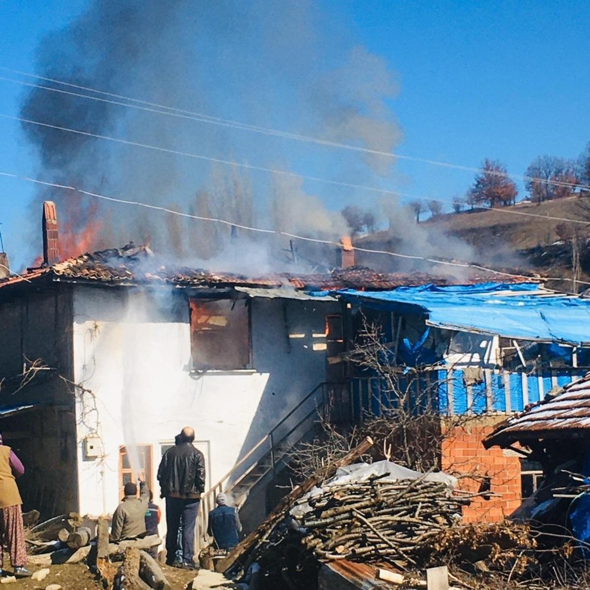 Pazarlar&rsquo;da ev yangını