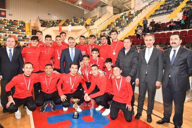 Okul sporlarında ödüller sahiplerini buldu G1