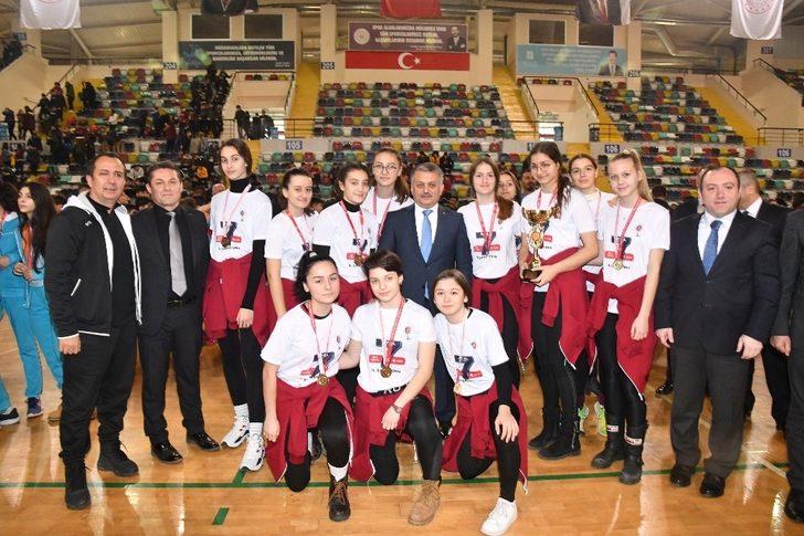 Okul sporlarında ödüller sahiplerini buldu G2