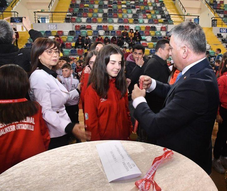 Okul sporlarında ödüller sahiplerini buldu G4