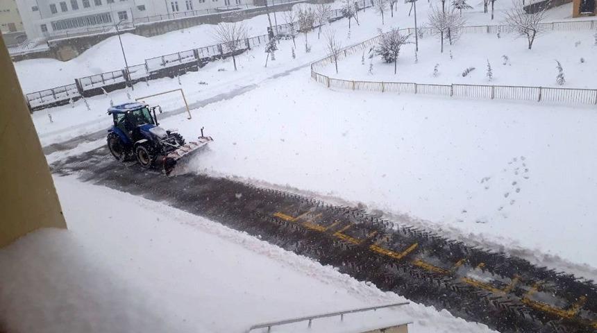 Eruh’ta okullara kar tatili