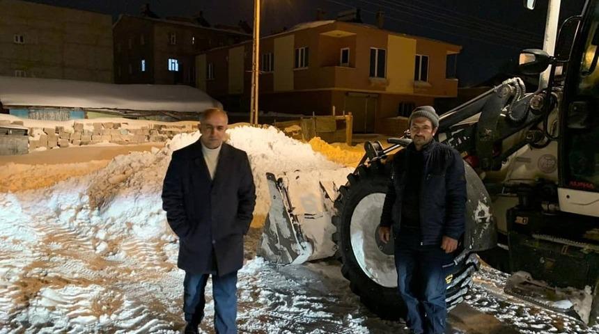 Başkan Ensari karla m&uuml;cadele &ccedil;alışmalarına katıldı