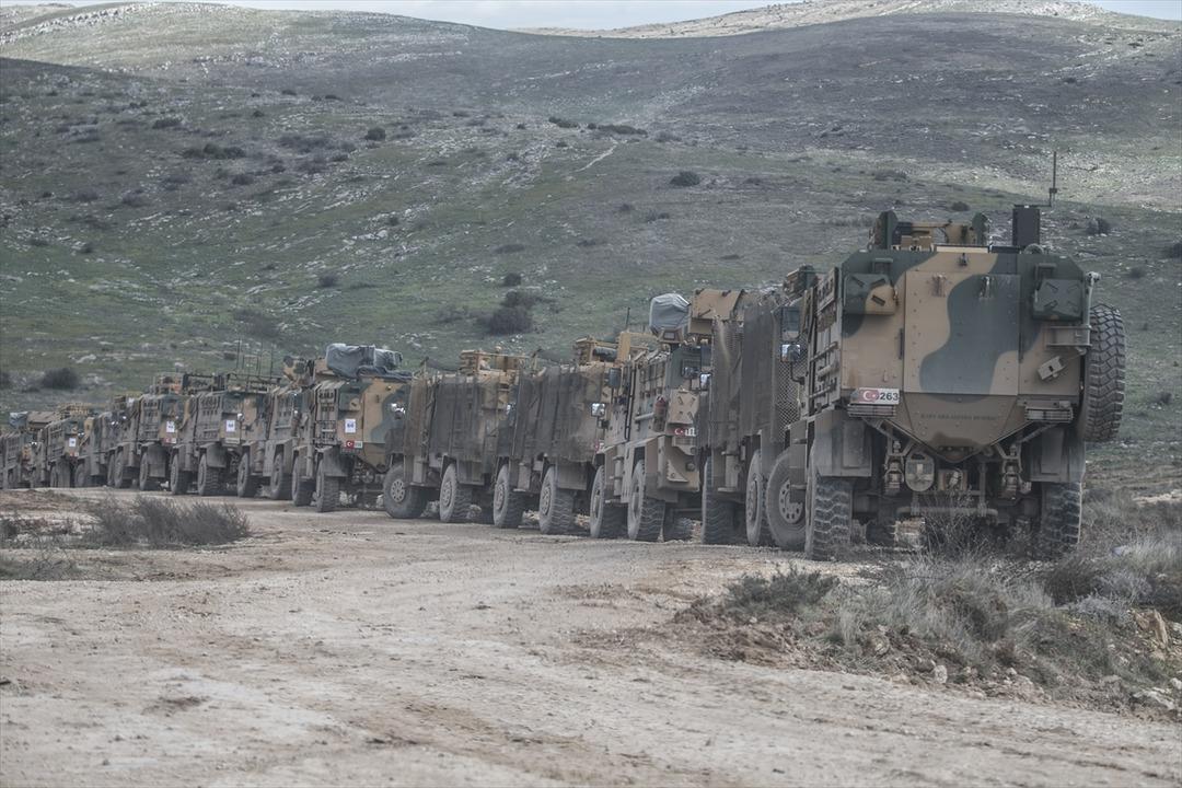 Hatay sınırında askeri hareketlilik! Dev konvoy