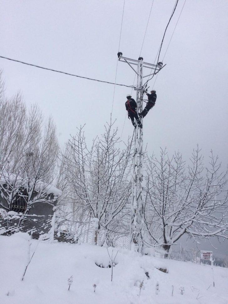 Tatvan’da VEDAŞ ekiplerinin zorlu kış mesaisi G5