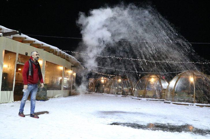 Havaya atılan su anında buza döndü! Sivas'ta sıcaklık eksi 21 dereceye kadar düştü G2