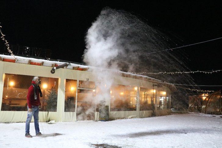 Havaya atılan su anında buza döndü! Sivas'ta sıcaklık eksi 21 dereceye kadar düştü G3