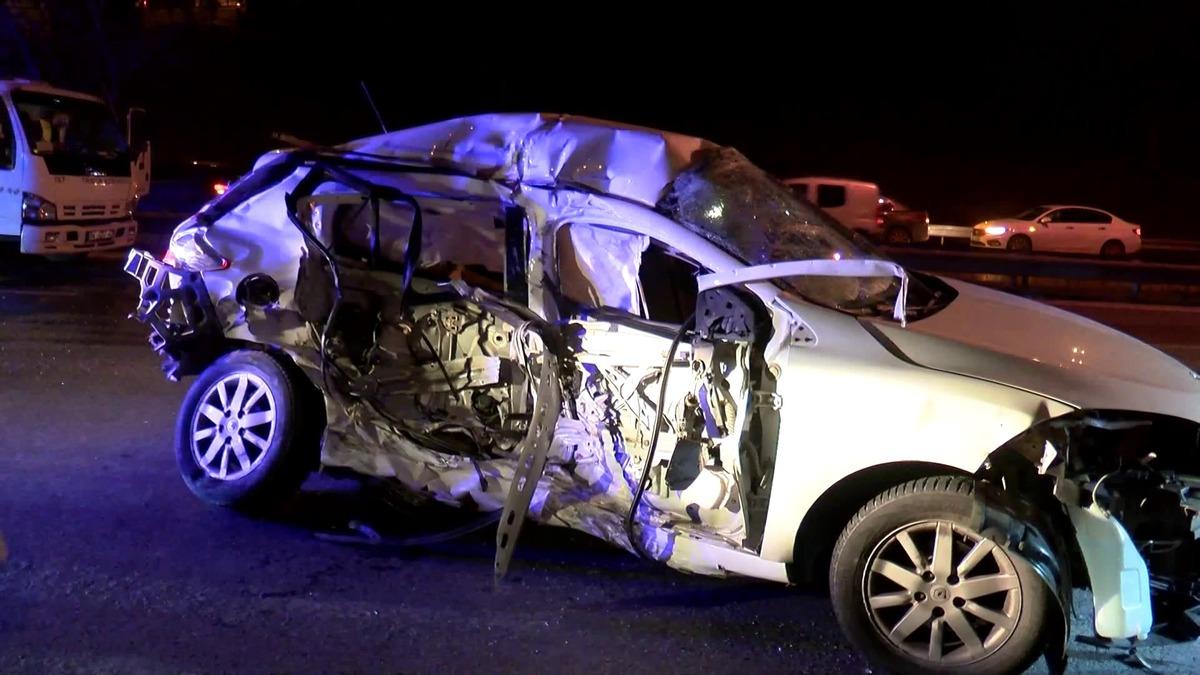 İstanbul'da feci kaza! İki ara&ccedil; hurdaya d&ouml;nd&uuml;