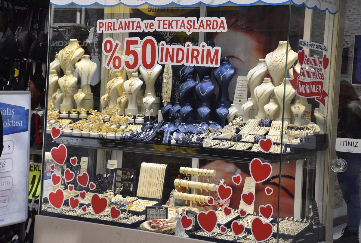 &nbsp;14 Şubat Sevgililer G&uuml;n&uuml; &ouml;ncesi internetten alışverişlerde dolandırıcılığa dikkat