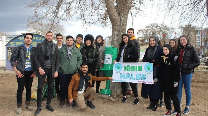 Iğdırlı genç hayvanseverlerden örnek davranış