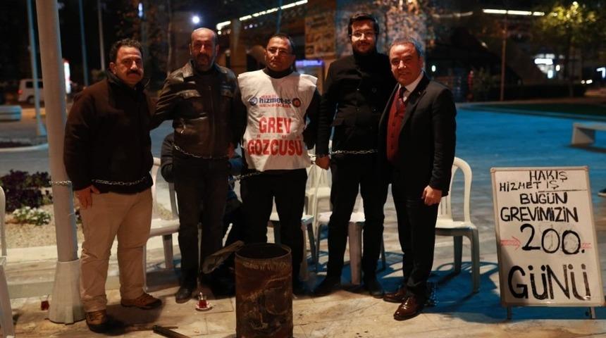 Böcek’ten grevdeki işçilere sürpriz ziyaret