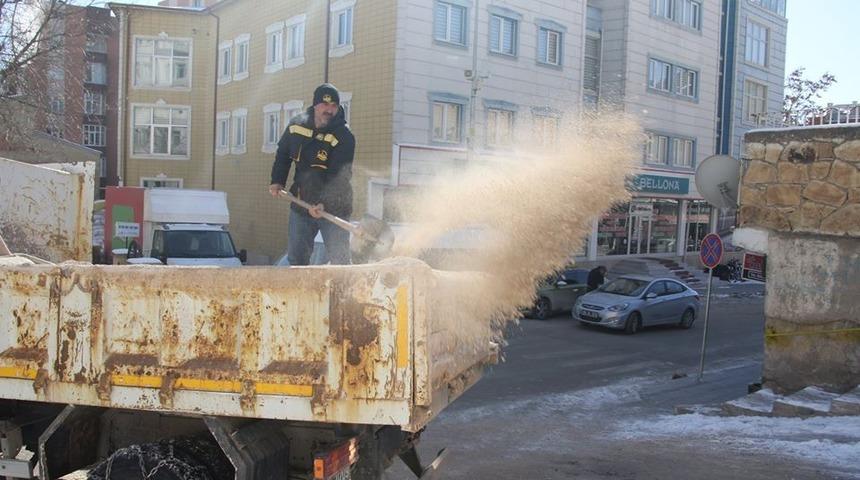 Bayburt Belediyesi&rsquo;nden tuzlama &ccedil;alışması