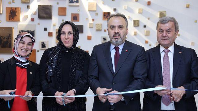 ‘Renk ve Ahenk’ sergisine renkli açılış