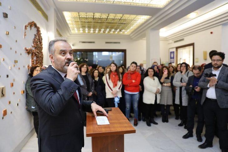 ‘Renk ve Ahenk’ sergisine renkli açılış G2