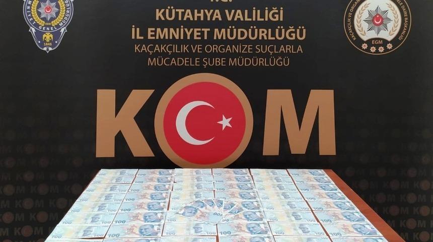 Kütahya’da piyasaya sahte banknot süren 2 şüpheli yakalandı