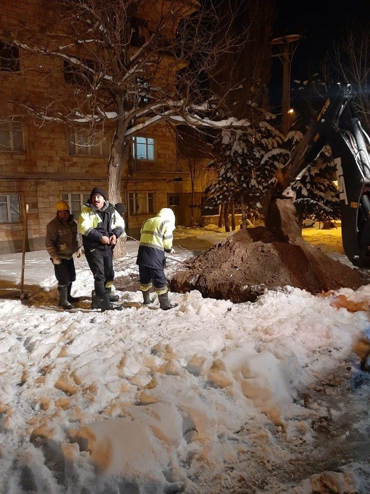 Eksi 18 derecede su arızası için belediye ekipleri seferber oldu G3