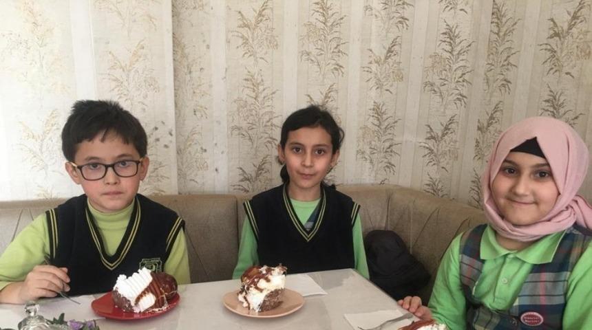 En &ccedil;ok kitap okuyan &ouml;ğrenciler &ouml;d&uuml;llendiriliyor