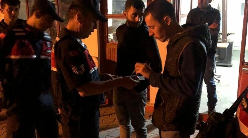 Jandarma 11 aranan şahsı yakaladı