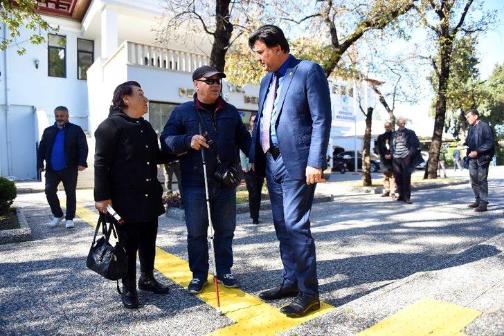 Görme engelli vatandaşlardan Başkan Karaca’ya teşekkür G1