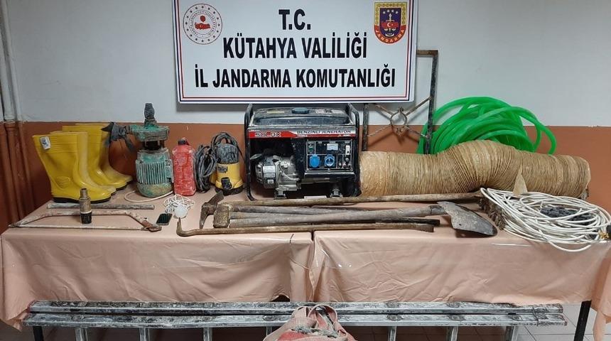 Jeneratör sistemi kurup 15 metre kazı yaptılar, suçüstü yakalandılar