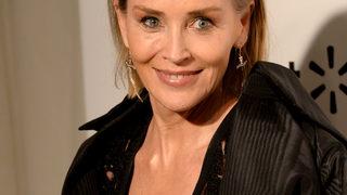 Sharon Stone, göğüs dekolteli transparan elbisesi ile dikkat çekti