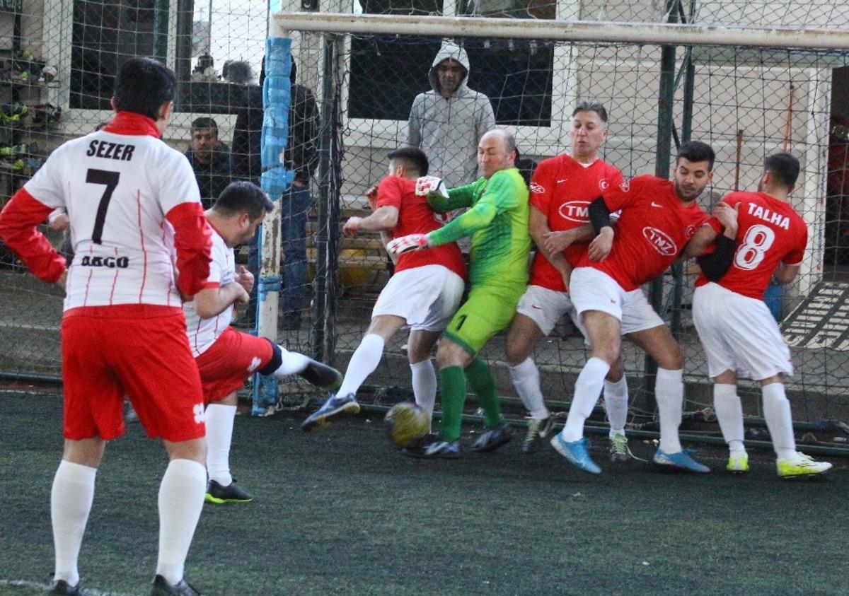 AOSB&rsquo;nin futbol turnuvasında heyecan s&uuml;r&uuml;yor