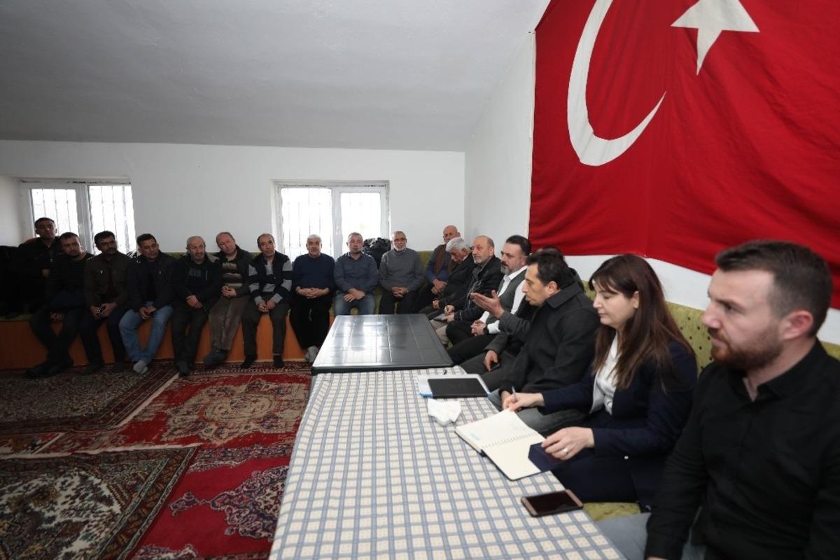 Sincan&rsquo;da mahalleleri gezen Başkan Ercan, halkın taleplerini dinliyor