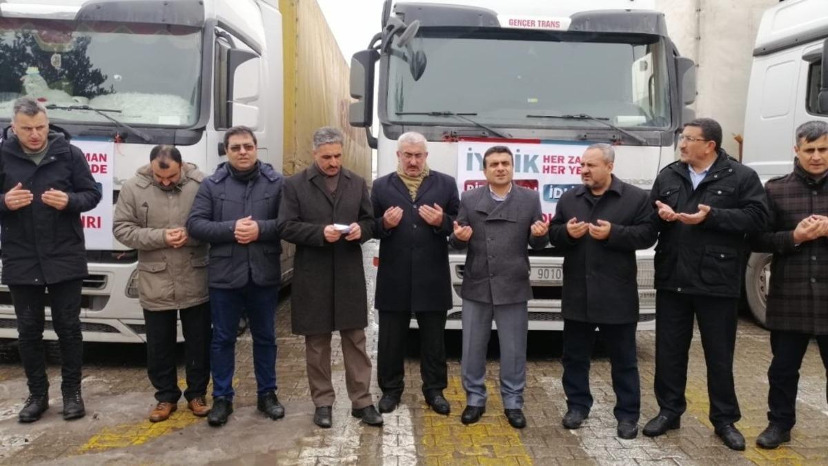 Ahlat&rsquo;tan Suriye sınırına 3 tır briket yardımı