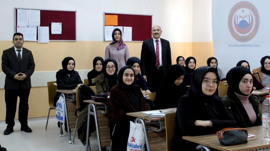 Erzincan’da akademisyenler lise öğrencileriyle bir araya geldi