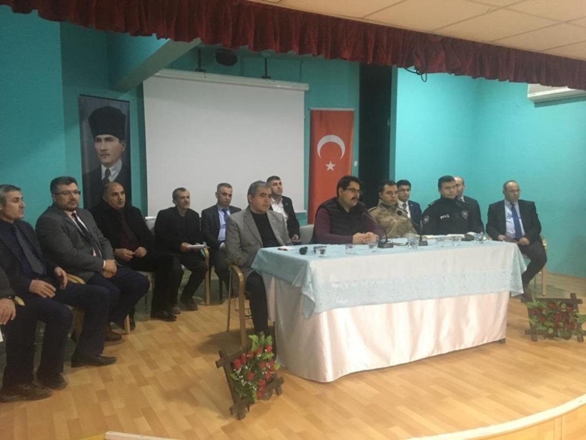 Hekimhan&rsquo;da muhtarlarla toplantı d&uuml;zenlendi