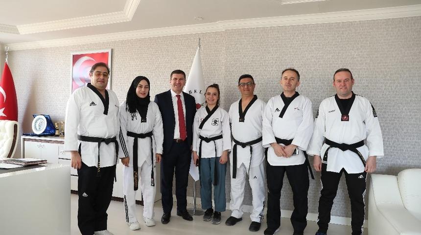 Taekwondoculardan Başkan Ercengiz&rsquo;e ziyaret