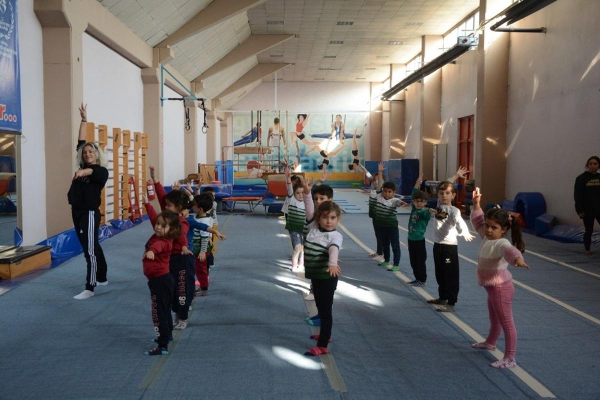 Manisalı &ccedil;ocuklardan cimnastiğe b&uuml;y&uuml;k ilgi