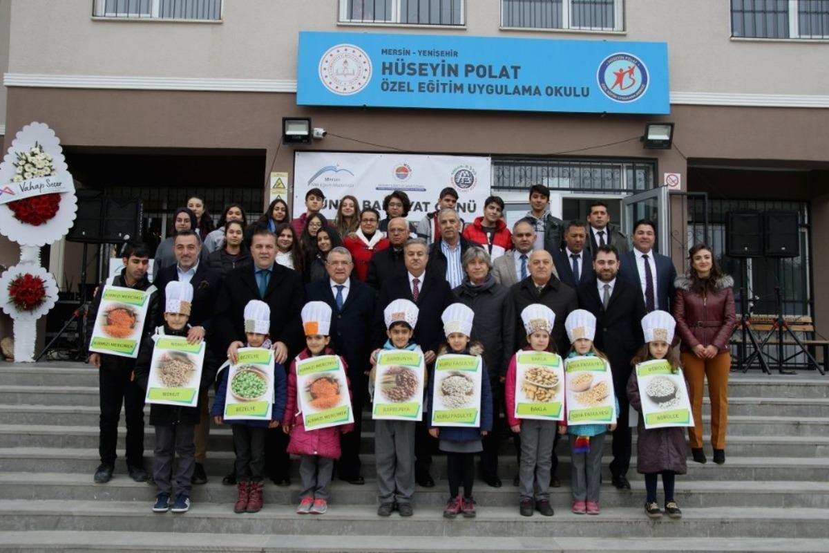 Mersin&rsquo;de &ouml;ğrencilere 12 bin paket bakliyat dağıtıldı