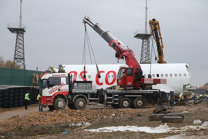Sabiha Gökçen'de pistten çıkan uçağın enkazı kaldırıldı G3